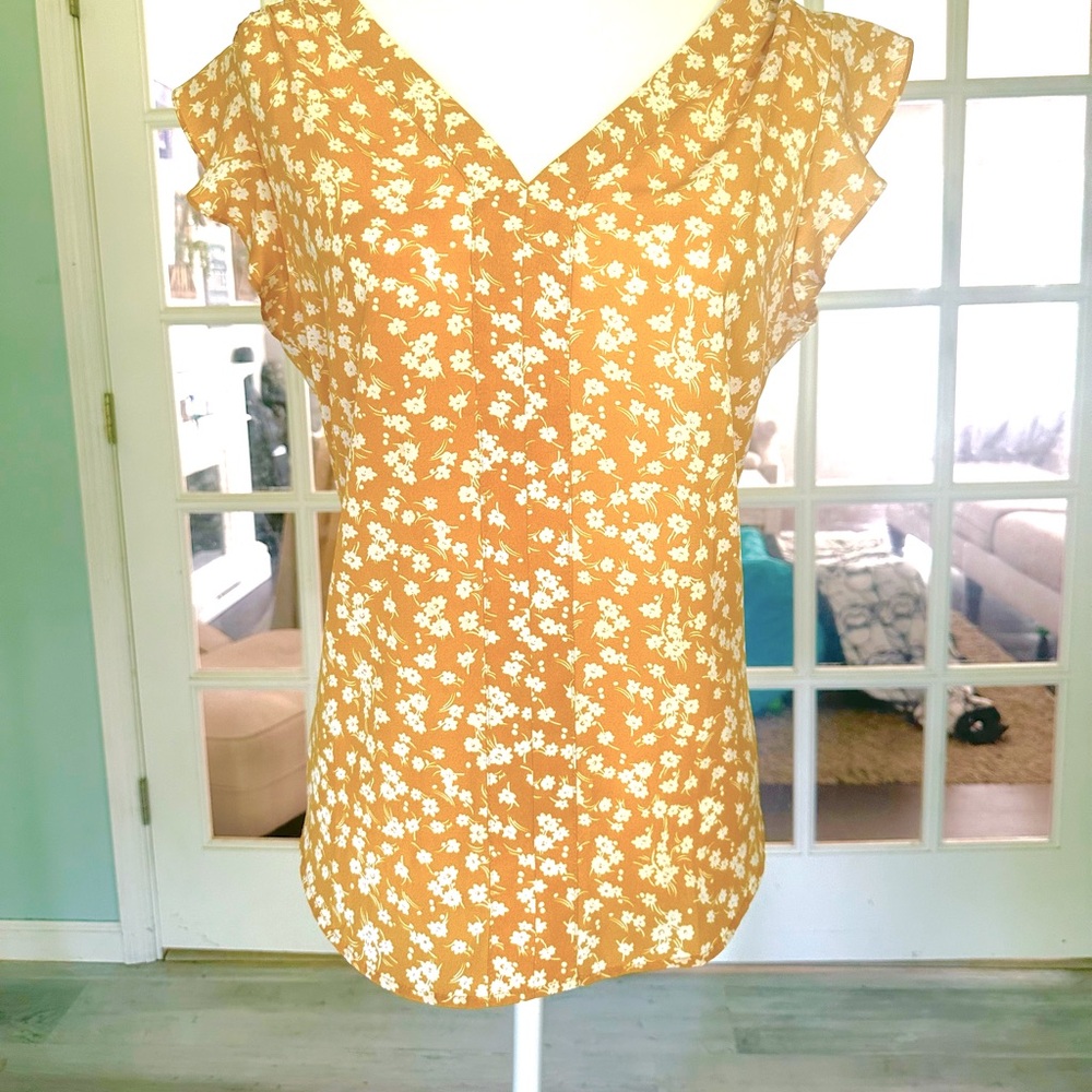 Lovely yellow top